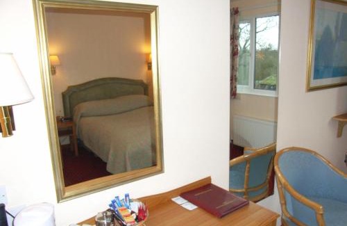 Irstead House | Wayford Bridge Inn Hotel