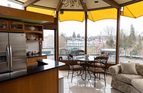 Charlevoix Hotel | Weathervane Terrace Inn and Suites
