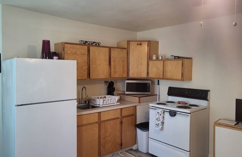 Bay VIew Addition Cottage | Weekly & Monthly Discounts, Super cute & great location, Pet OK w/yard & deck