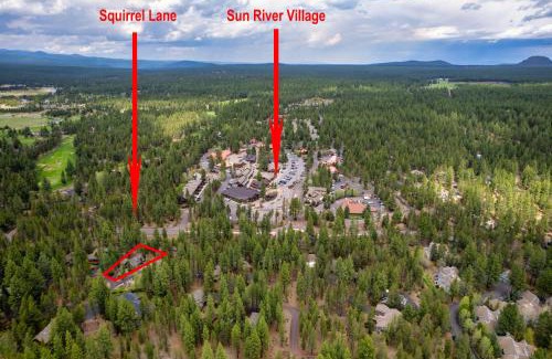 Sunriver House | Welcome to The Village Hideout, Steps to the Village, Resort, Golf, SHARC, AC, Hot-tub, Grill and Bikes
