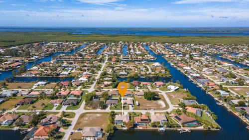 Pelican House | Welcome to Villa X-Ta-Sea, your ultimate waterfront retreat with an array of resort-style amenities and pet-friendly accommodations!