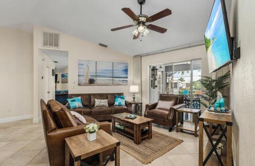 Pelican House | Welcome to Villa X-Ta-Sea, your ultimate waterfront retreat with an array of resort-style amenities and pet-friendly accommodations!