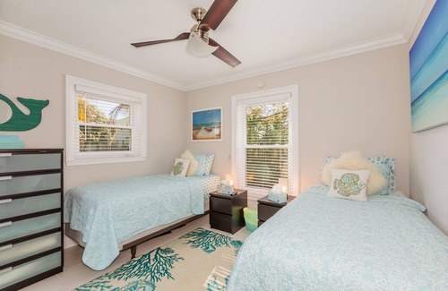 Marco Island Hotel | Welcome to your own private resort-style living