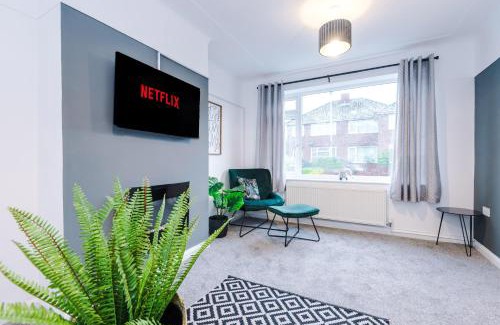 Blacon Apartment | Welcoming 3 bed home, 10 mins from Chester races and zoo