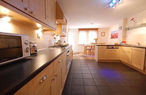 Bonnington Apartment | Welcoming, spacious, accessible, City Centre apt, with parking and wifi.
