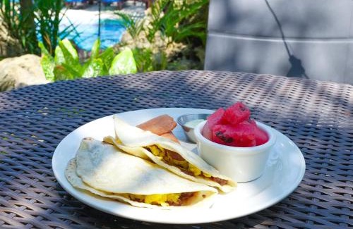 Antoneys Cay Hotel | West Bay Lodge and Spa
