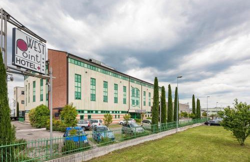 Dossobuono Hotel | West Point Airport Hotel