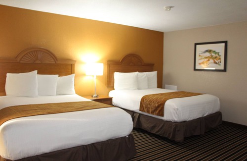 Clinton Hotel | Westbridge Inn and Suites