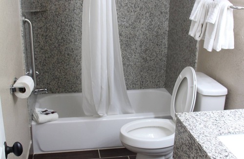 Clinton Hotel | Westbridge Inn and Suites