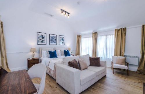 Hull Old Town Apartment | Westminster House Studio - By Assured Stays