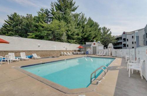 Lake Delton House | WFC III Adults or Families Lakefront View