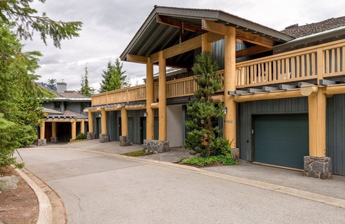 Nordic Estates Condo | Whistler Creekside Luxurious Unit in Taluswood