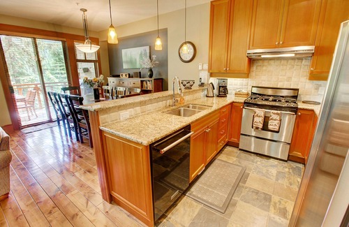Whistler Creekside House | Whistler Mountainside Ski-In Ski-Out Spectacular Views