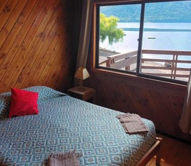 Caburgua House | White Cottage - Cabaña - Acceso directo a playa y cancha de tenis - Direct beach access and tenis court - Huincalafquen