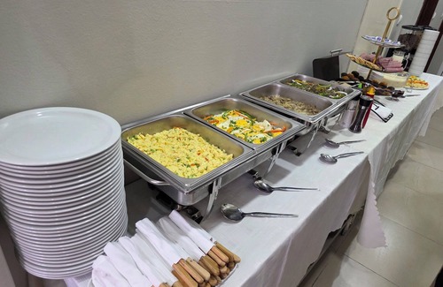 Central B Hotel | White Garden Hotel