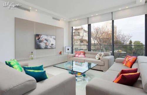 Tel Aviv Apartment | White House 3BR in Gordon Beach by HolyGuest