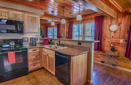 Pinetop-Lakeside Cabin | White Mountain Retreat w/Hot Tub!