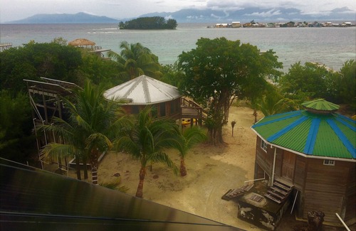 Isla de Utila Cottage | White Sand Beach-Front Cottages to Snorkel, Kayak, and Dive off beach frontage!