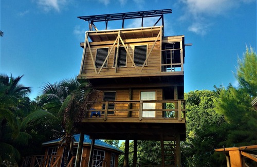 Isla de Utila Cottage | White Sand Beach-Front Cottages to Snorkel, Kayak, and Dive off beach frontage!