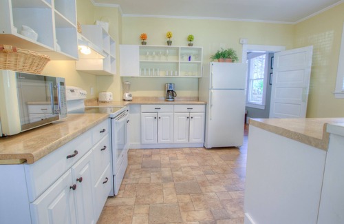 Downtown Historic District Cottage | “Wicked Easy” walk downtown - Enjoy 6 rms one house living - 16 Carrera St