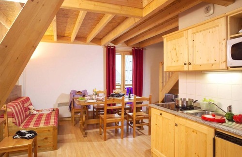Saint-Sorlin-d'Arves Apartment | Wifi, fitness, swimming pool, terrace, balcony, parking, 50-60m², Saint Sorlin d'Arves