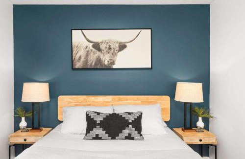 Maplewood Heights House | Wildcat Cottage Enchanting Home Ten Minutes to Downtown