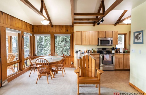 Fairbanks House | Wilderness and Aurora views yet close to town