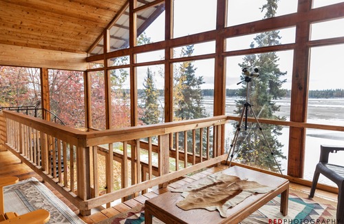Fairbanks House | Wilderness and Aurora views yet close to town
