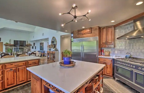 Gardiner House | Wildflower Lotus Farm a Luxurious 5bd Home w/Pool, Firepit and more