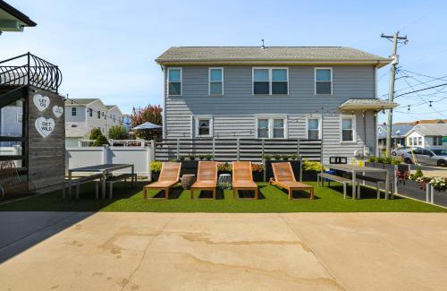 North Wildwood Apartment | Wildwood Condo Community Pool, Walk to Beach!