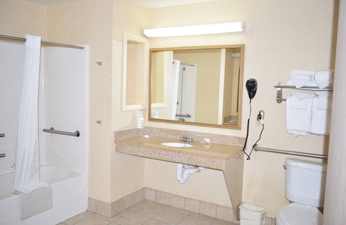 Austintown Hotel | Wingate by Wyndham Youngstown/Austintown