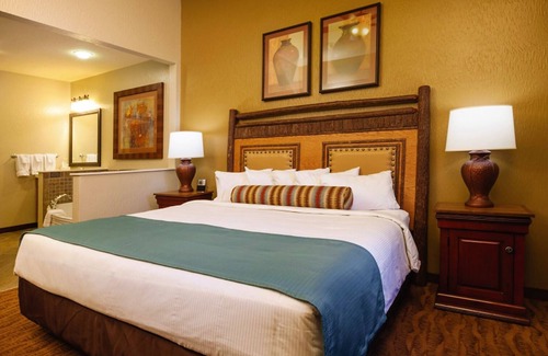 Lake Delton Resort | Wisconsin Dells Adventure! Glacier Canyon Resort w/Access to Water Parks!