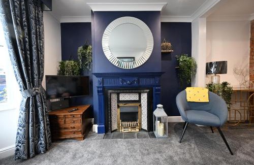 City Centre House | Wisteria Cottage Town Centre FREE PARKING