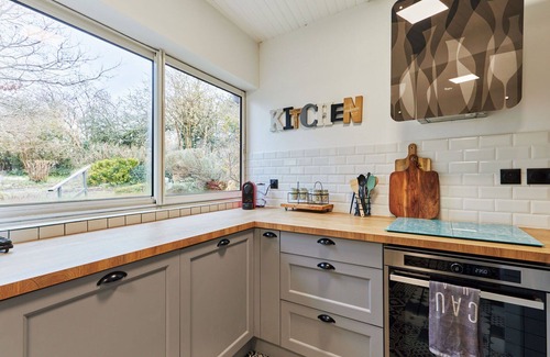 Glatigny House | Wonderful private villa for 4 guests with hot tub, TV, terrace and pets allowed