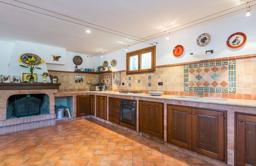 Cecina House | Wonderful private villa with private pool, WIFI, A/C, hot tub, TV, patio, pets allowed and parking