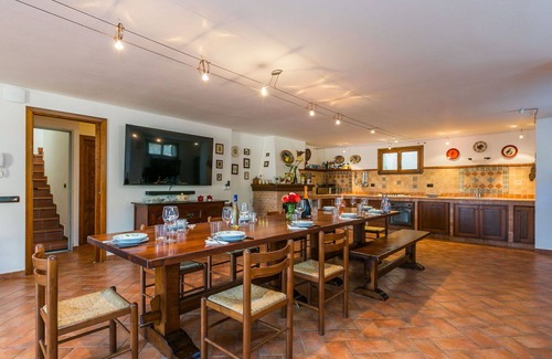 Cecina House | Wonderful private villa with private pool, WIFI, A/C, hot tub, TV, patio, pets allowed and parking