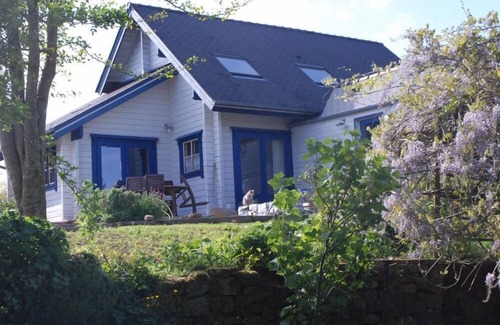 Saint-Mars-sur-la-Futaie House | Wood, glass and stone house in the countryside with garden and swimming pool (5m x 10m)