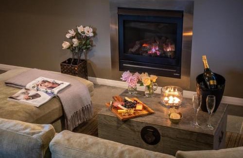 Warkworth Hotel | Woodhouse Mountain Lodge