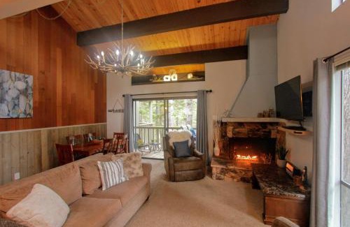 Kings Beach House | Woodsy retreat near Northstar & lake