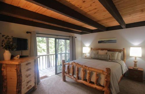 Kings Beach House | Woodsy retreat near Northstar & lake