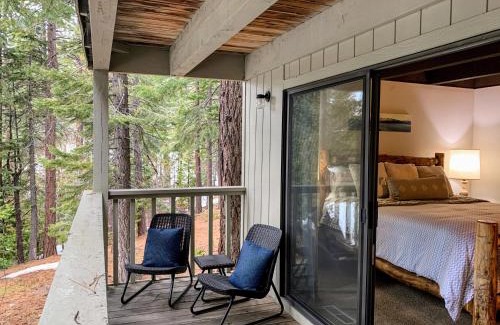 Kings Beach House | Woodsy retreat near Northstar & lake