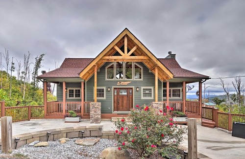 Chalet Village North House | Woodsy Retreat with Fire Pit and Resort Amenities