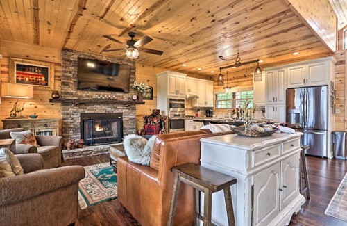 Chalet Village North House | Woodsy Retreat with Fire Pit and Resort Amenities