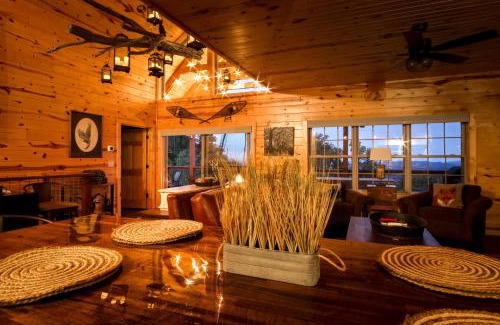 Chalet Village North House | Woodsy Retreat with Fire Pit and Resort Amenities