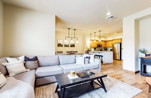 Woodwinds House | Woodwinds 1265 Luxury Townhouse, Private Hot Tub, 2 Car Garage by RedAwning