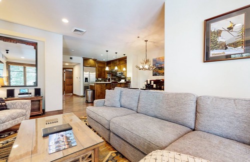 Woodwinds House | Woodwinds 1323 Pet-Friendly, On Sierra Star Golf Course, Garage and Jacuzzi, Luxury Home by RedAwning