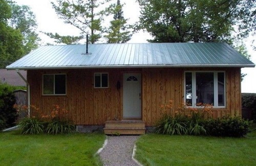 Virginia Cottage | Work &school from Family Lake Front Cottage On Simcoe high speed cable internet