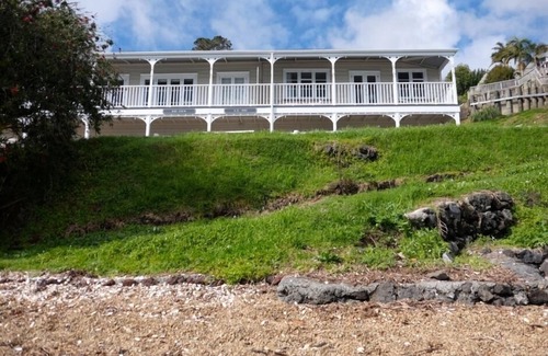 Opua Apartment | Wow Idyllic restful beach front accommodation