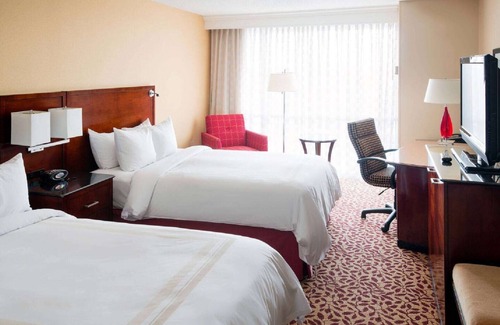 Cleveland Hotel | Wyndham Cleveland Airport
