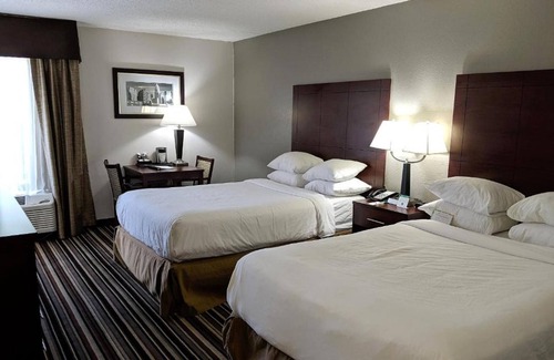 Executive Park Hotel | Wyndham Garden Charlotte Airport Southeast